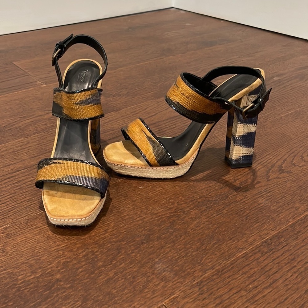 HOSS Navy and Gold Women’s Sandals Size 38/8